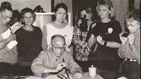 1987 年 10 月 5 日,陆抑非先生为美国短训班上课