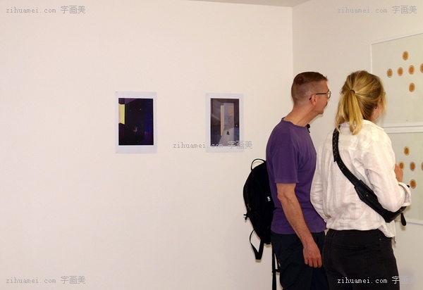 王宇晗的绘画作品在军械库展出