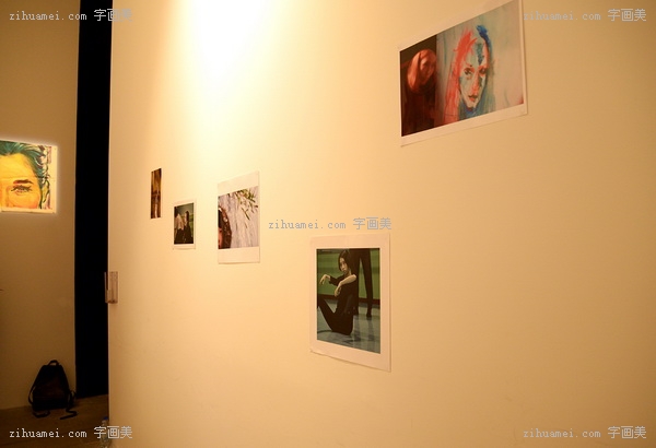 踢踢的摄影作品在军械库展出